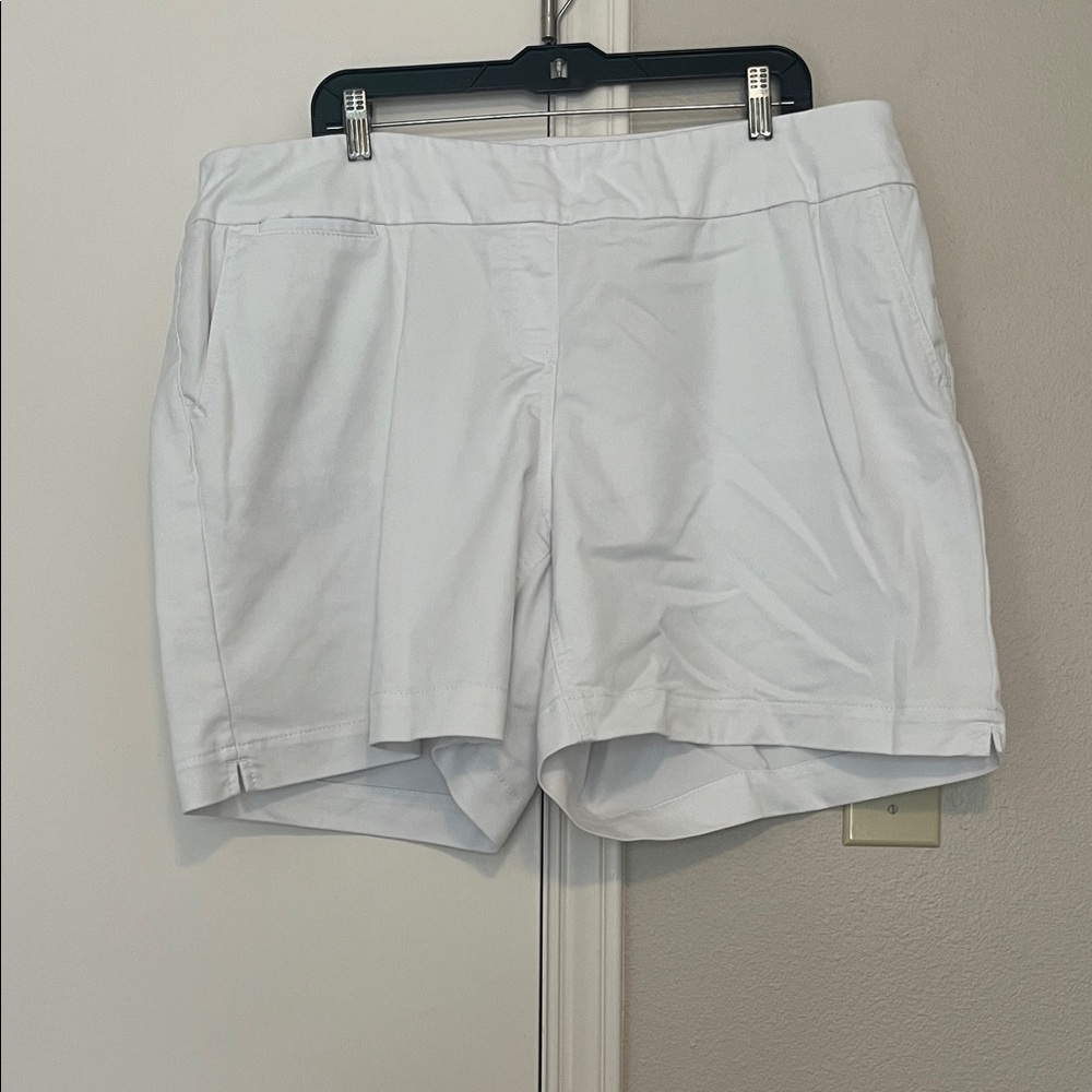 Westbound Woman Park Avenue Fit Shorts. Size 20W. White. 7”inseam.